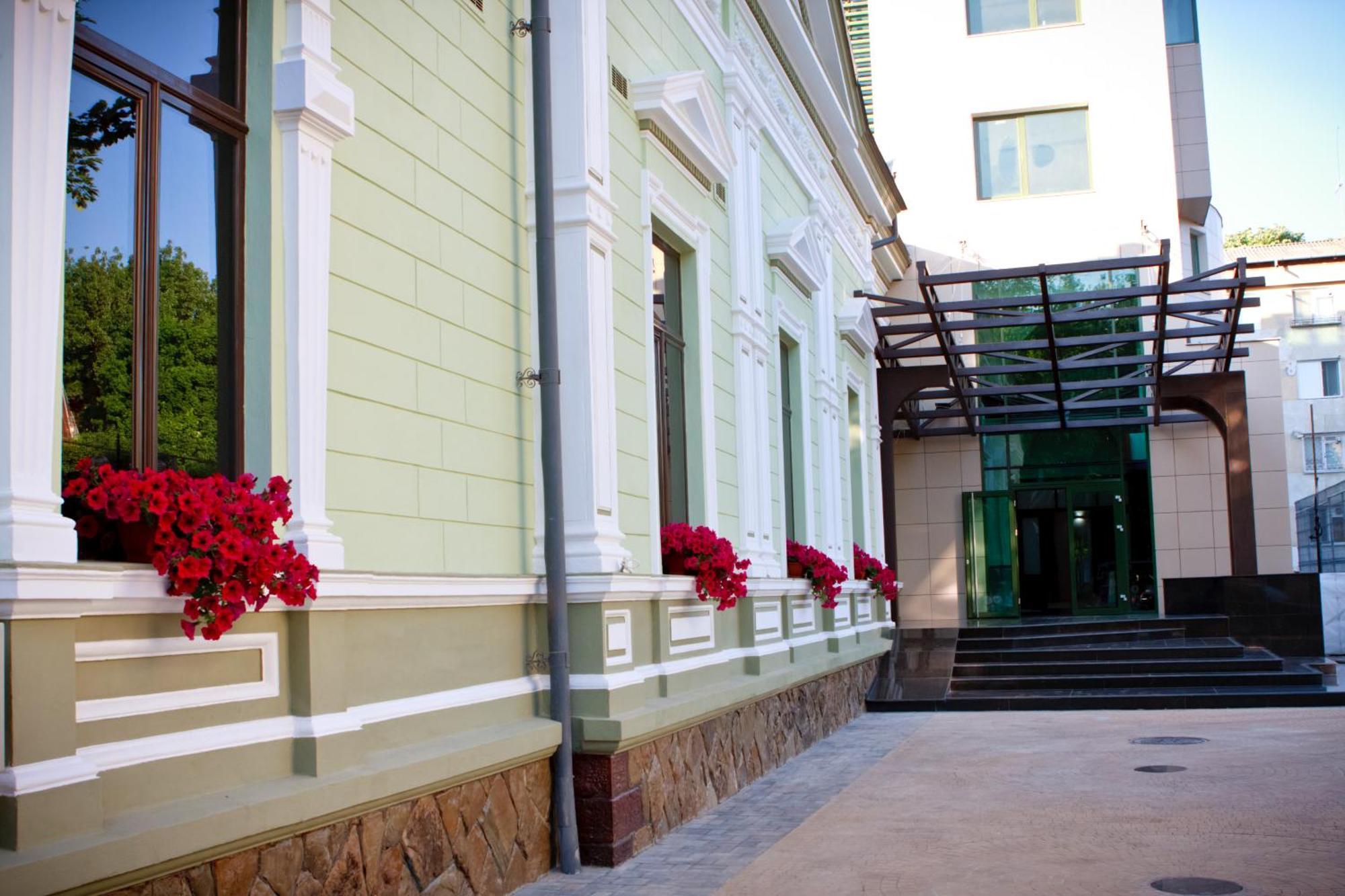 Hotel Belvedere Botoşani Exterior foto